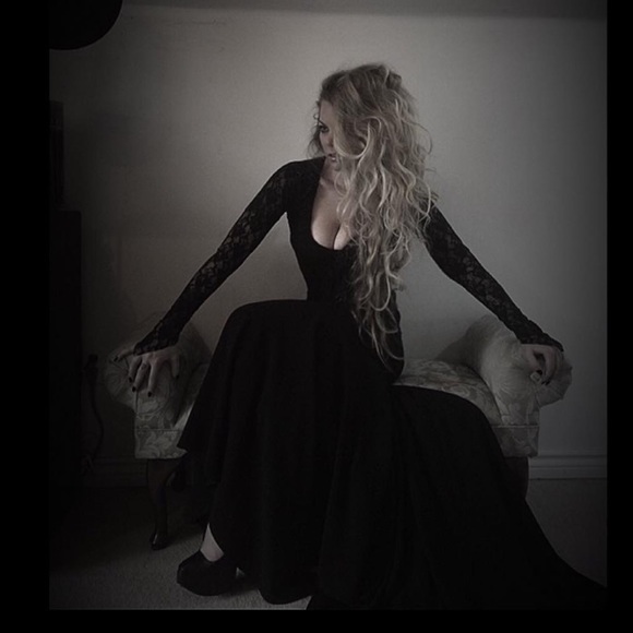 Vampira Gown by NRT fashions - Picture 3 of 11